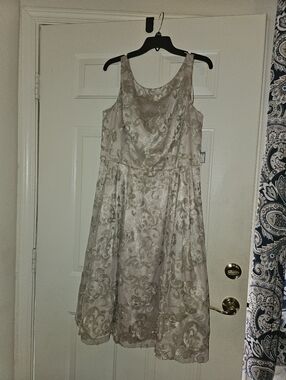 ✨ Jessica Howard Size 16 Dress – New With Tags! ✨Turn heads 💛